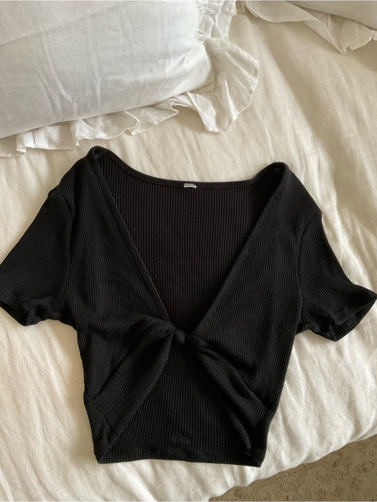 ALO Yoga Tops - ALO Black Ribbed Tie-Front Crop Top - Women
